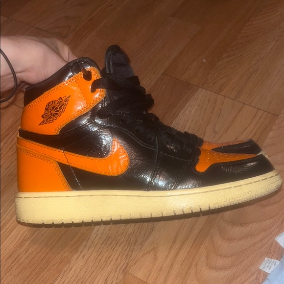 nike air black and orange